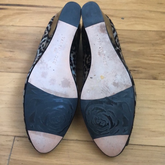 Taryn Rose Leopard print shoes. Size 8 1/2. Brown and tan open toe wedge. - Picture 4 of 7